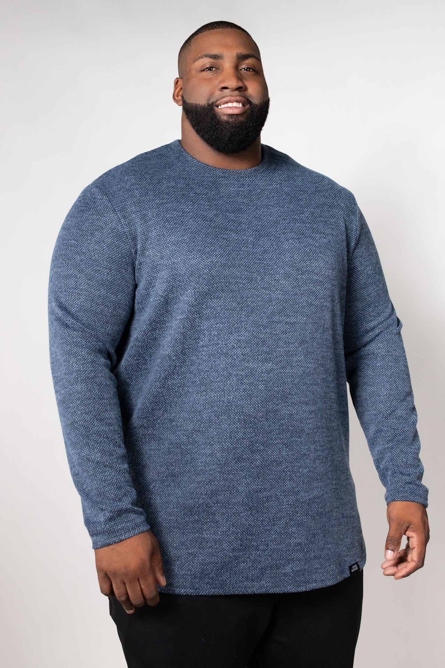 model-specs: Q is 6'4" | 350 lbs | Size 3