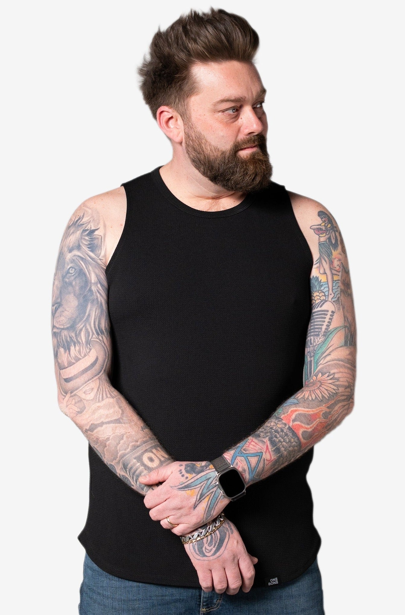 model-specs: Lee is 6-4 | 275 lbs | size 1