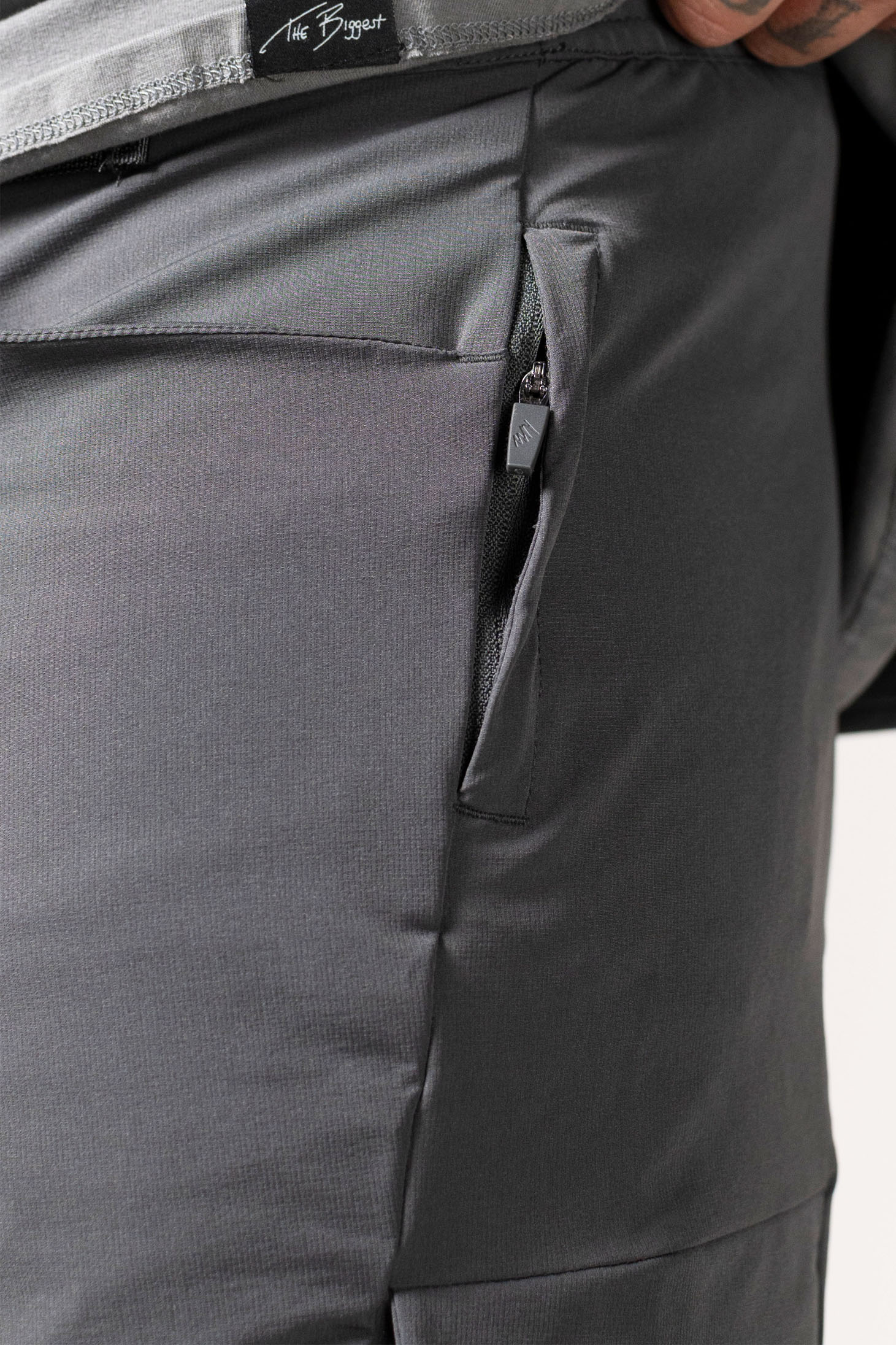 model-specs: secure hidden zip pocket