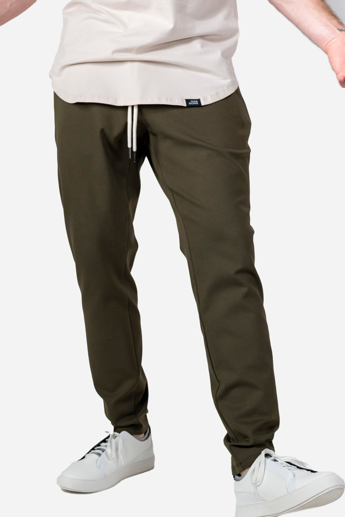 model-specs: Sam is 6-0 | 185 lbs | size -1