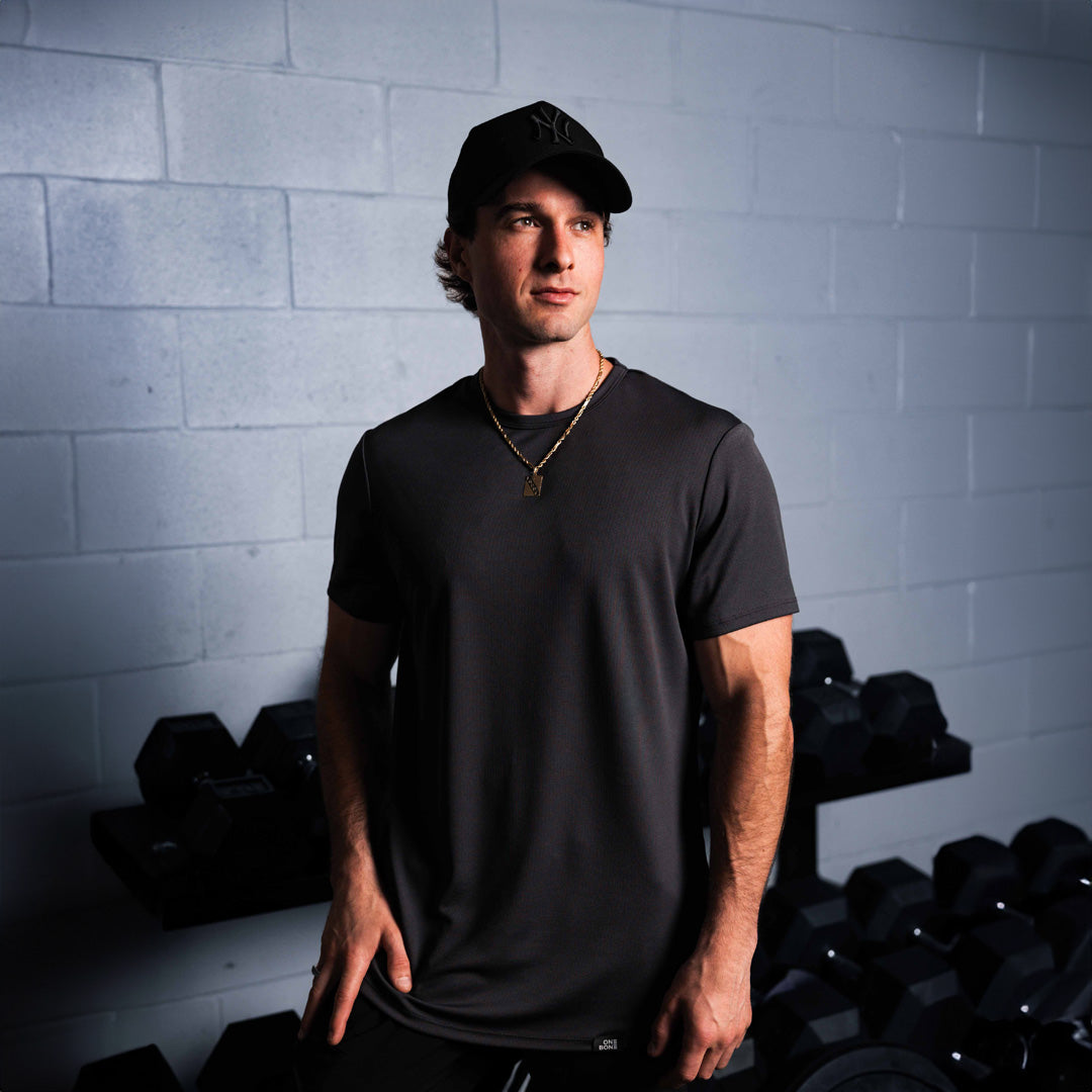 model-specs: Ryan is 5'9 | 160 lbs | size -2