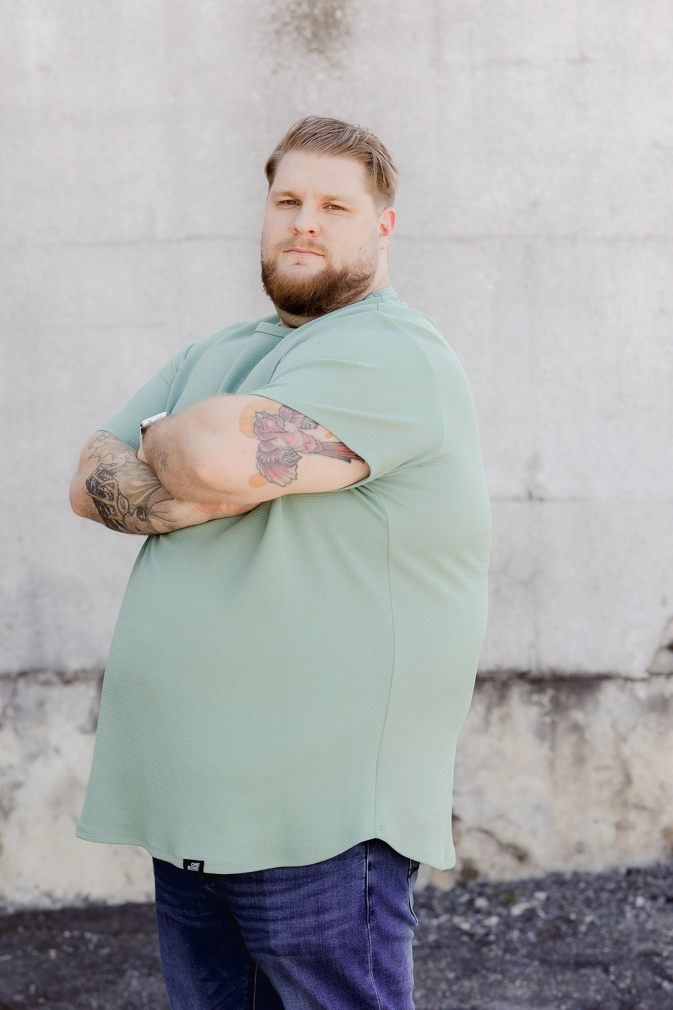 model-specs: Chris is 6'0" | 355 lbs | size 3