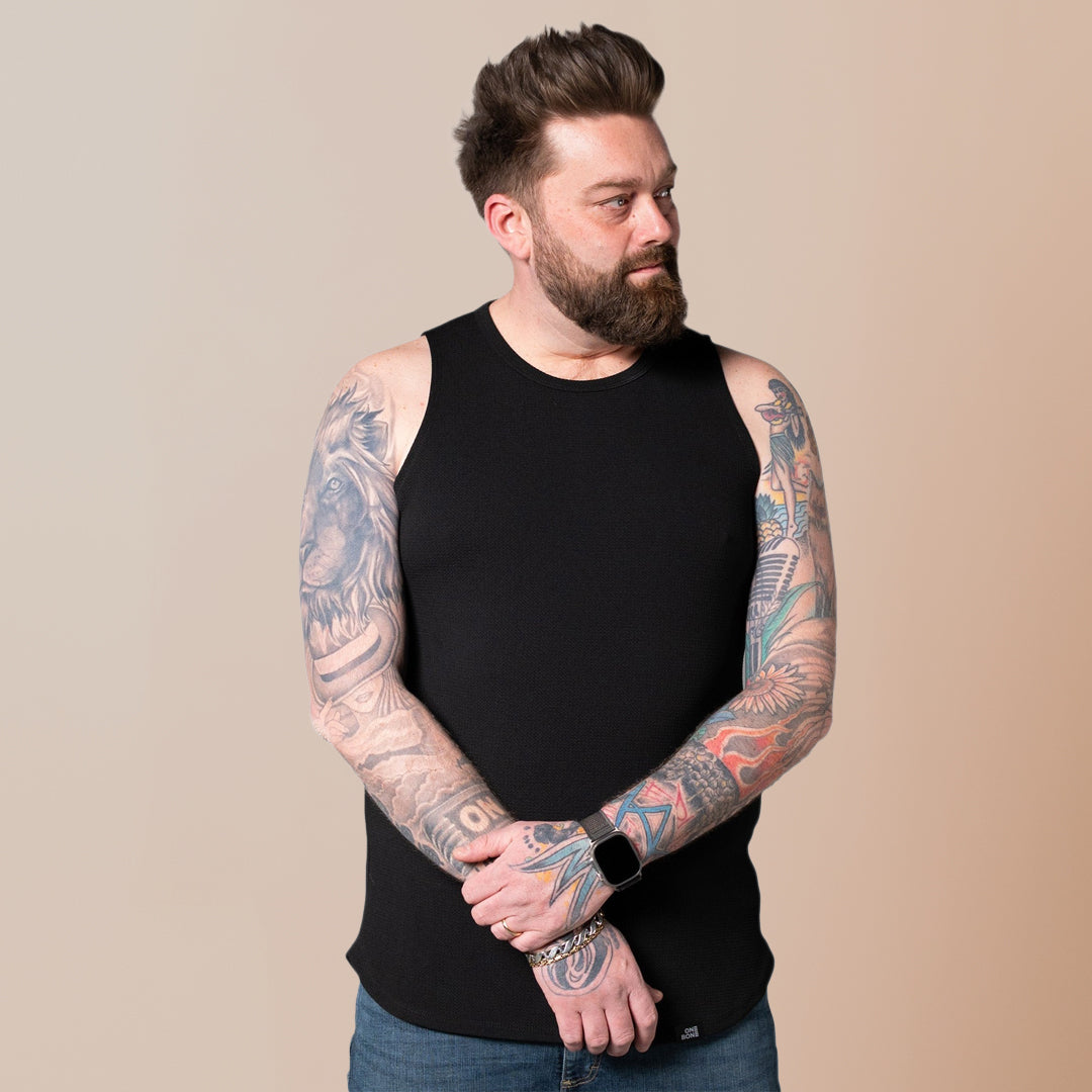 model-specs: Lee is 6-4 | 275 lbs | size 1
