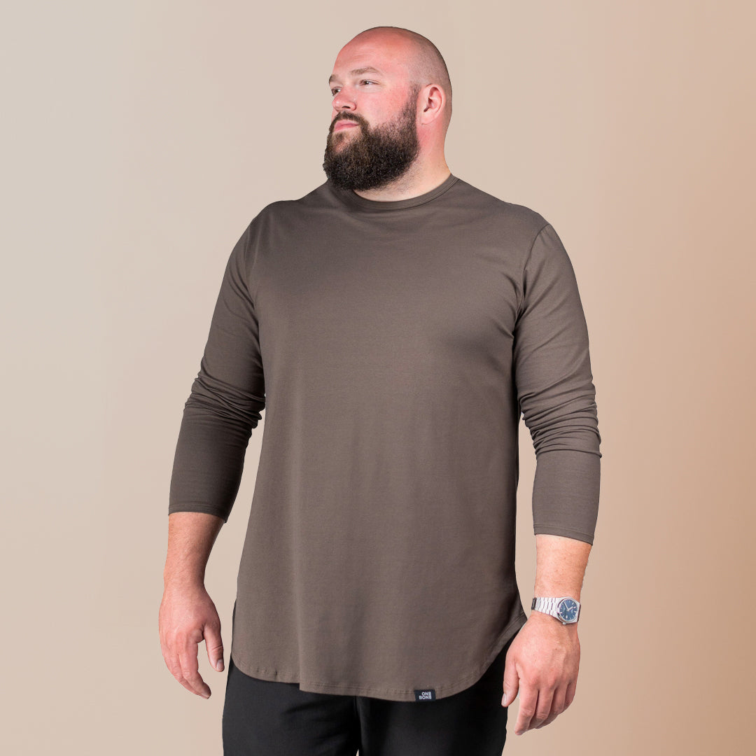 model-specs: Quinn is 6-3 | 295 lbs | size 1