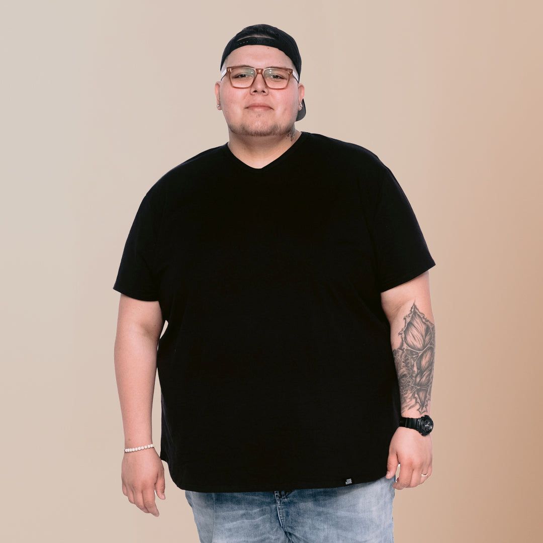 model-specs: Tony is 5-11 | 400 lbs | size 5