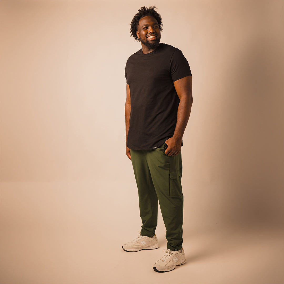 model-specs: Lens is 6'8" | 310 lbs | size D