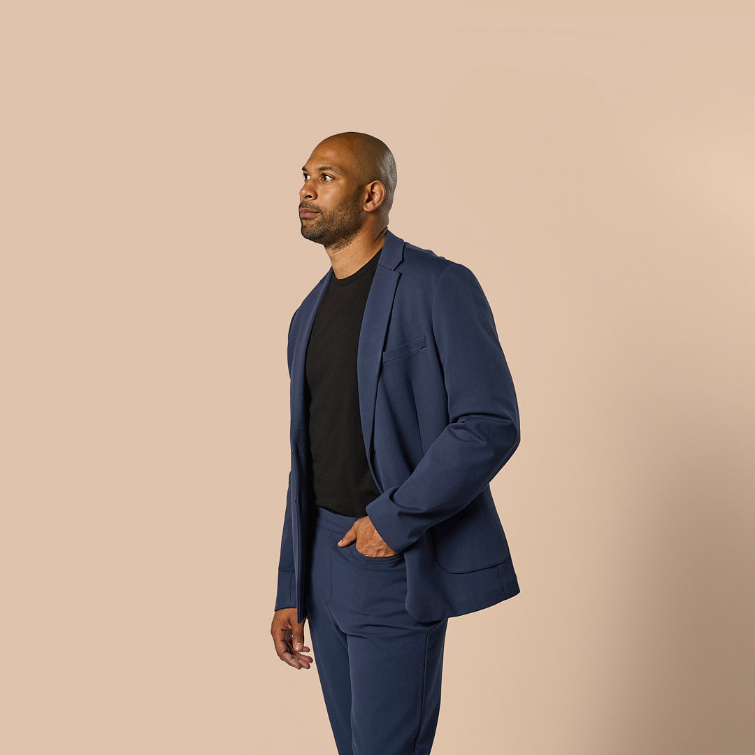 model-specs: AP is 6'2" | 209 lbs | Size 0