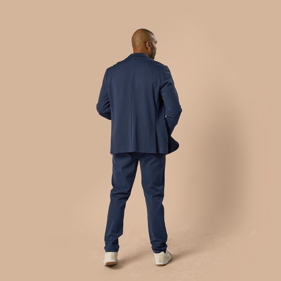 model-specs: AP is 6'2" | 209 lbs | Size C