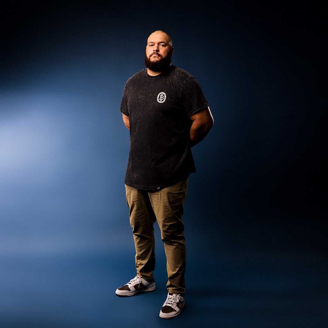 model-specs: Nick is 6'5" | 315 lbs | Size 2
