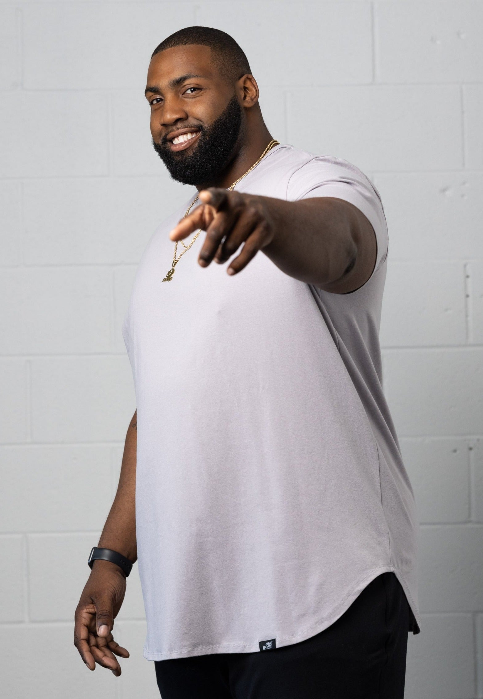 model-specs: Q is 6'4" | 350 lbs | Size 3