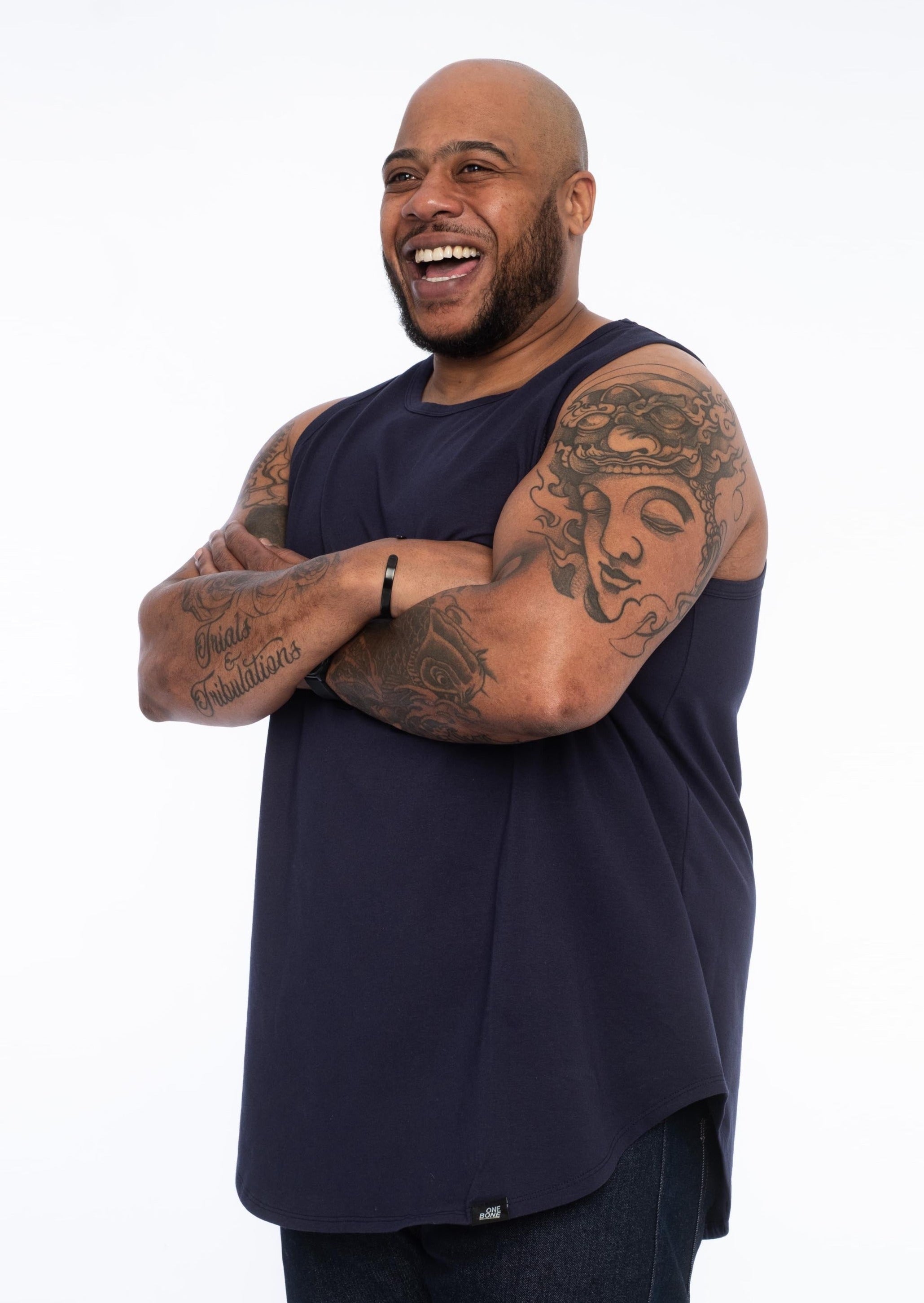 model-specs: Shawn is 6’2" | 285 lbs | size 1