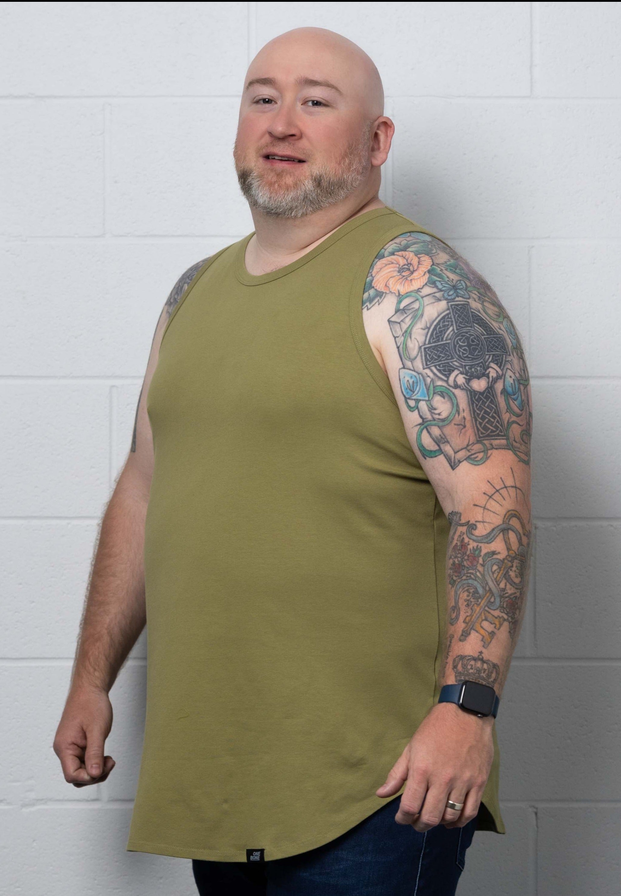 model-specs: Joe is 6-1 | 340 lbs | size 3