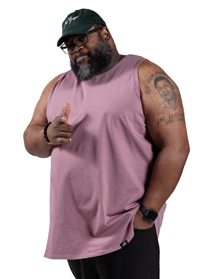 model-specs: Clyde is 6-1 | 385 lbs | size 4