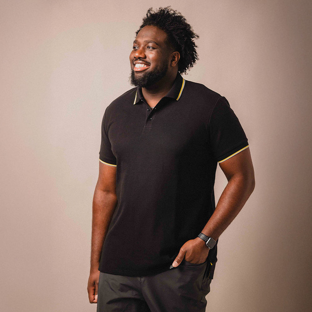model-specs: Lens is 6'8" | 310 lbs | size 1