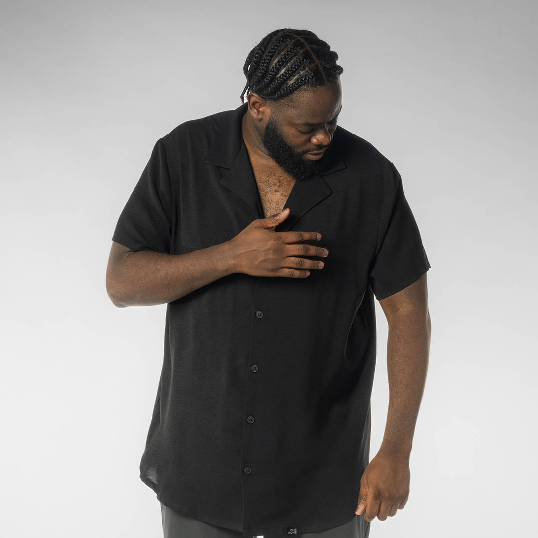 model-specs: Ace is 6’5 | 257 lbs | Size 0