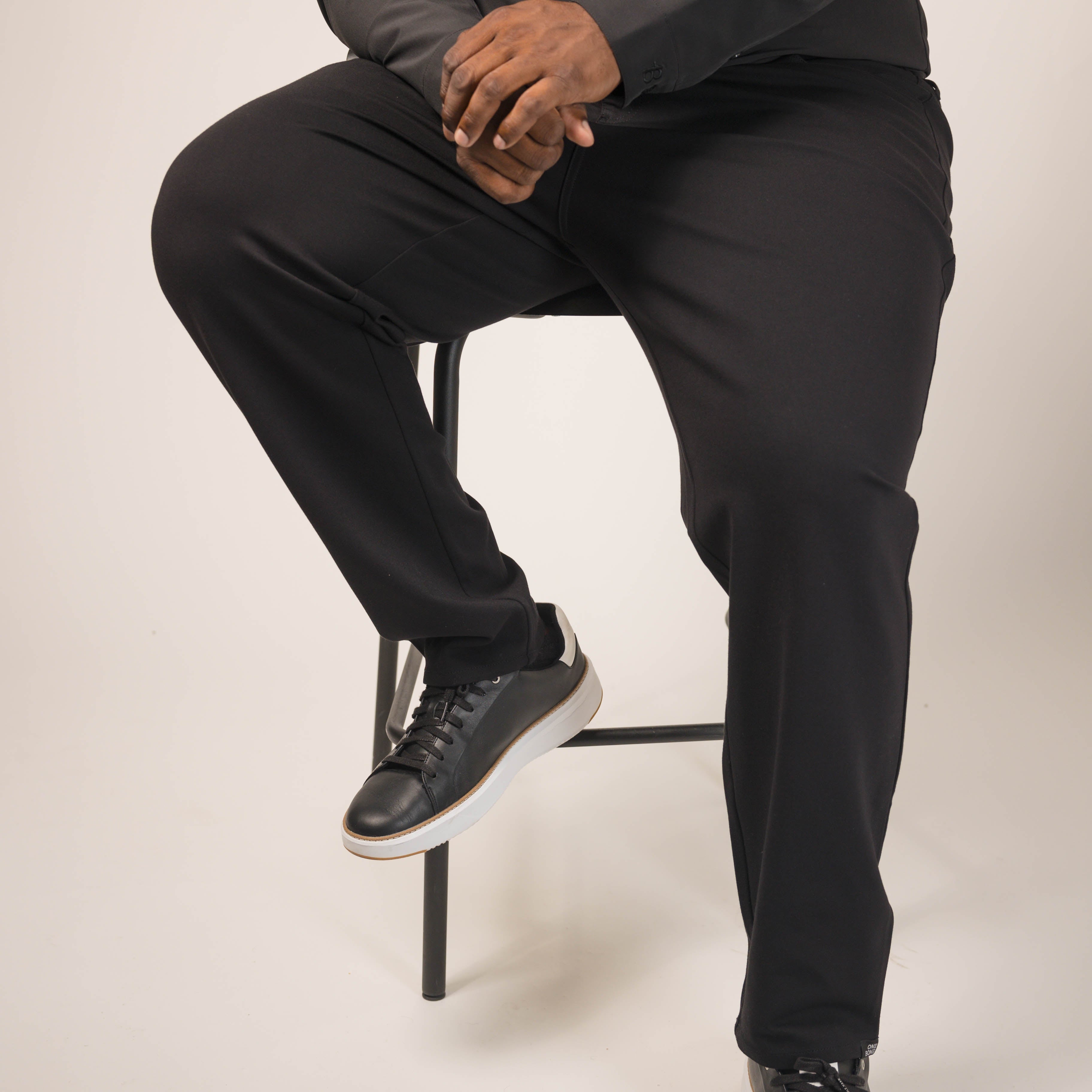 model-specs: Qadr is 6-4 | 350 lbs | size E