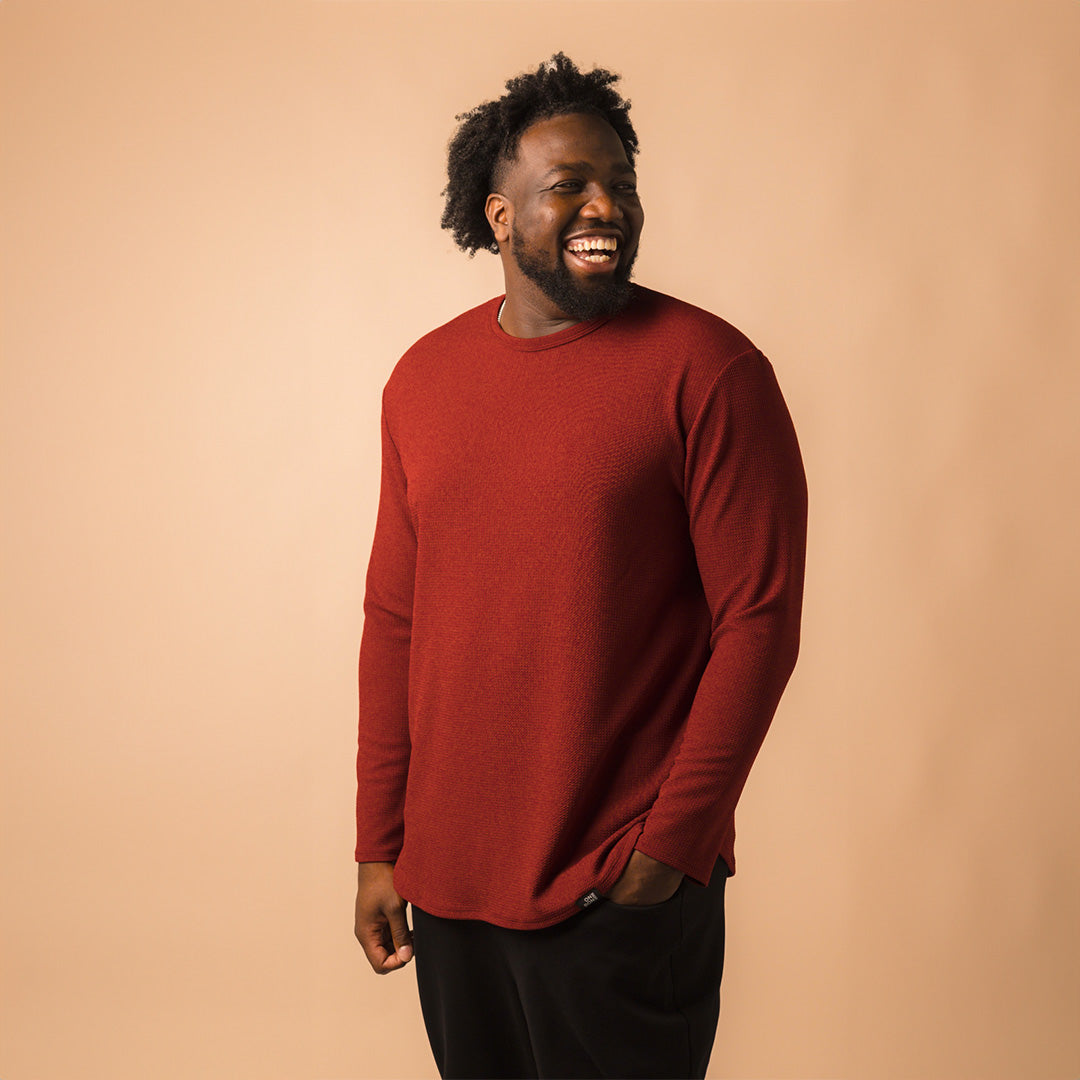 model-specs: Lens is 6'8" | 310 lbs | size 1