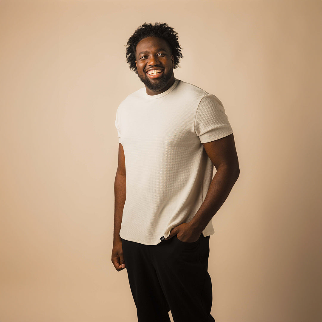 model-specs: Lens is 6'8" | 310 lbs | size 1