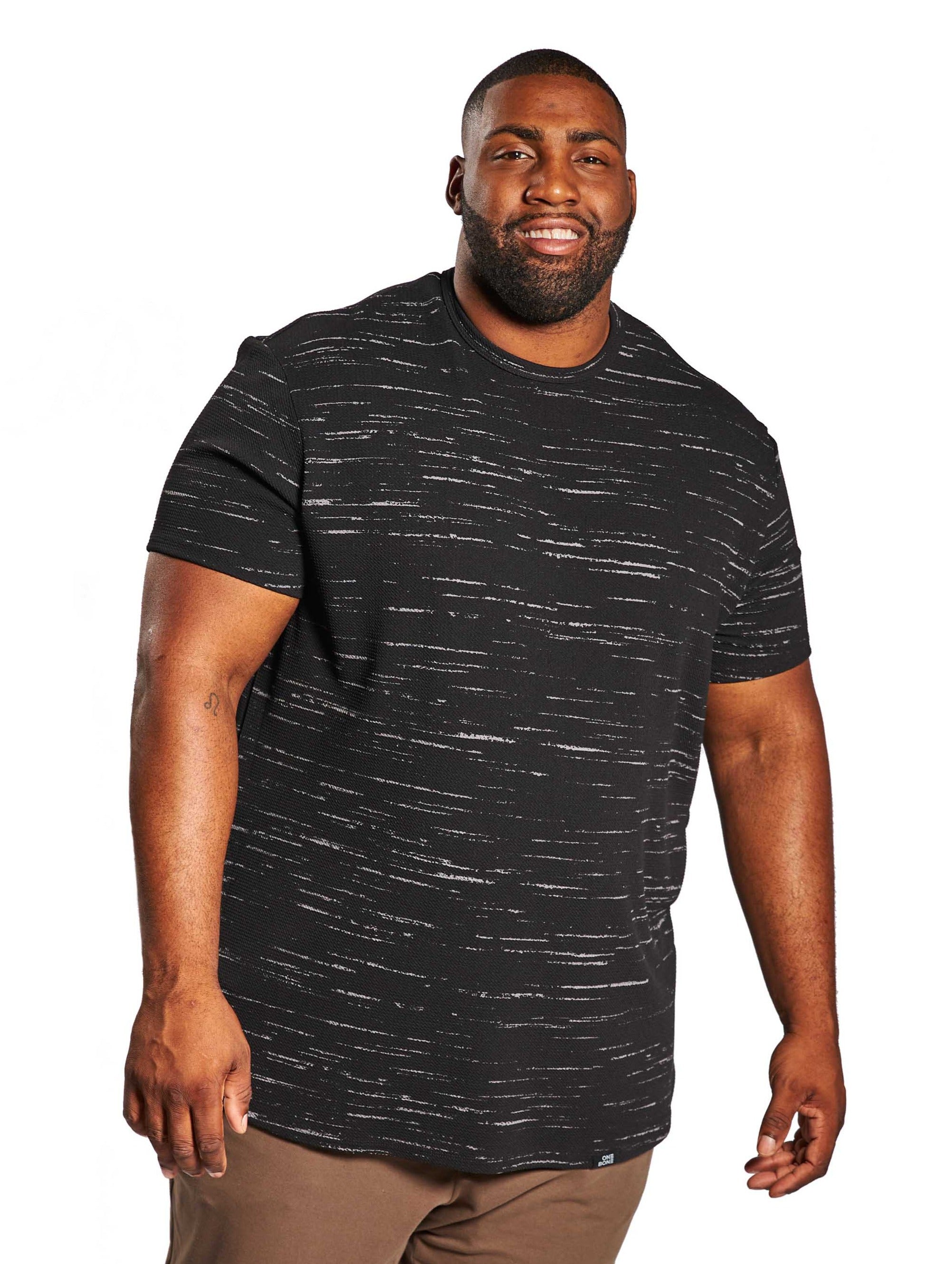 model-specs: Q is 6'4" | 350 lbs | 46 waist | size E