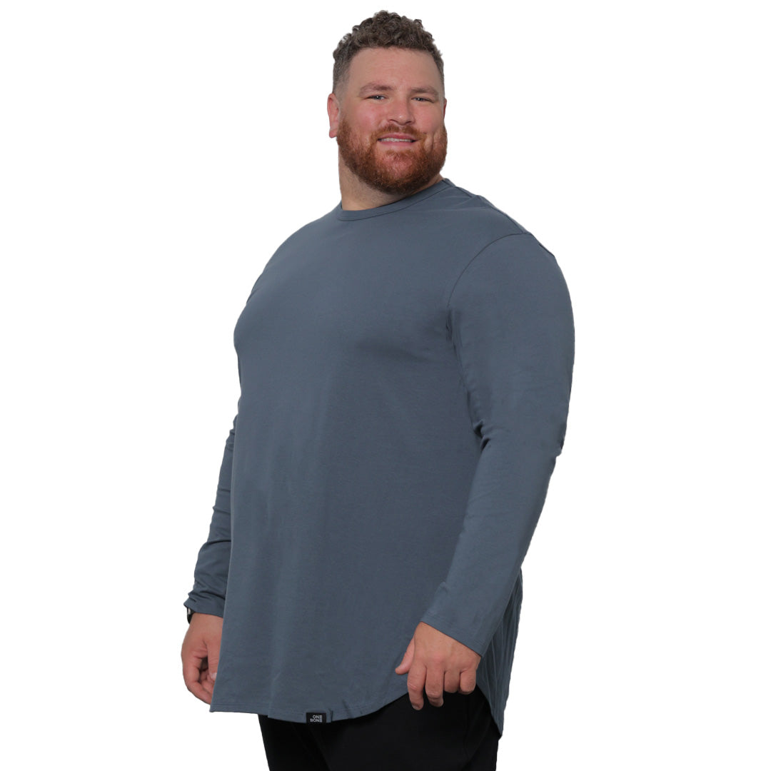 model-specs: Brandon is 6’3" | 350 lbs | size 3 