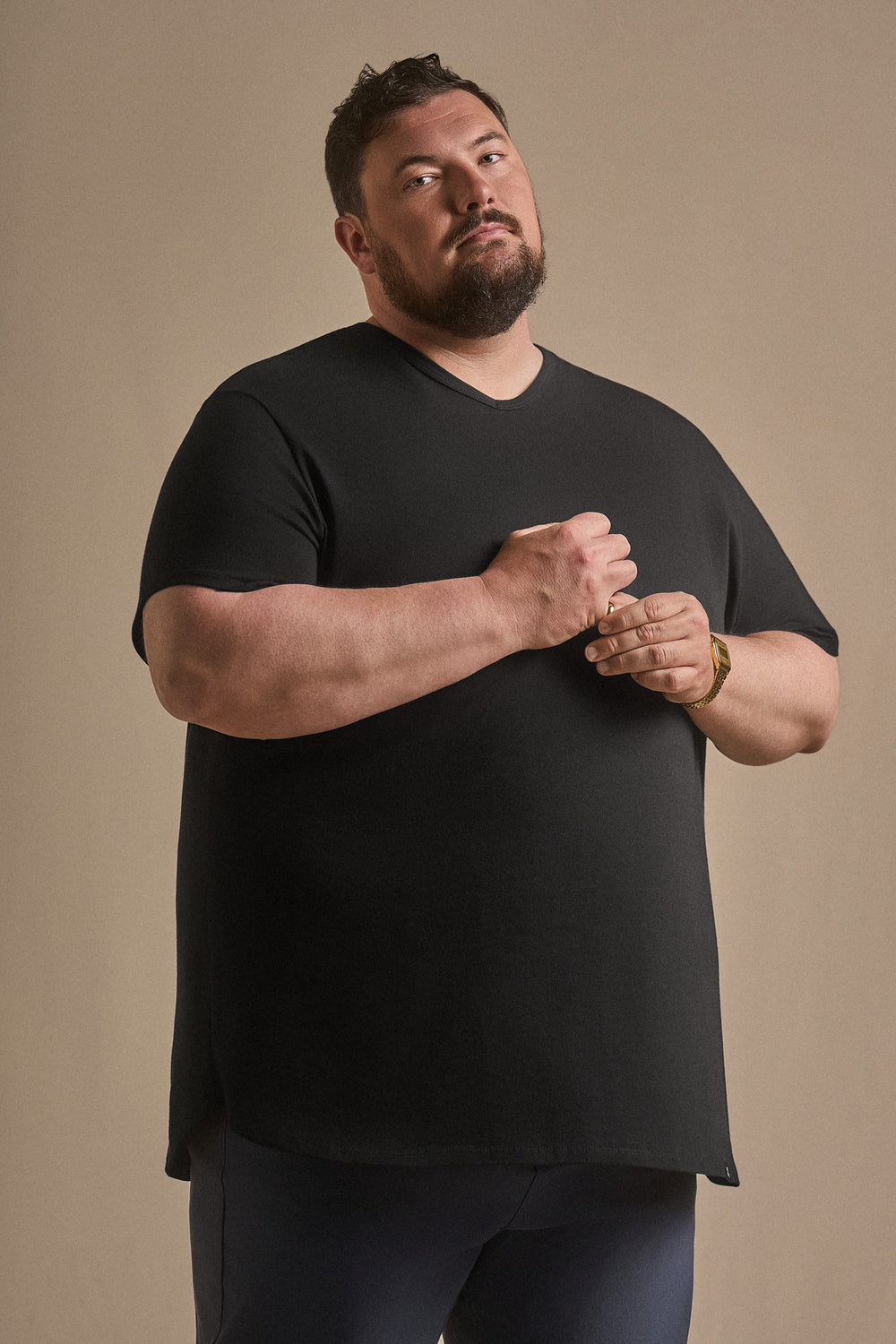 V-Neck - Black
