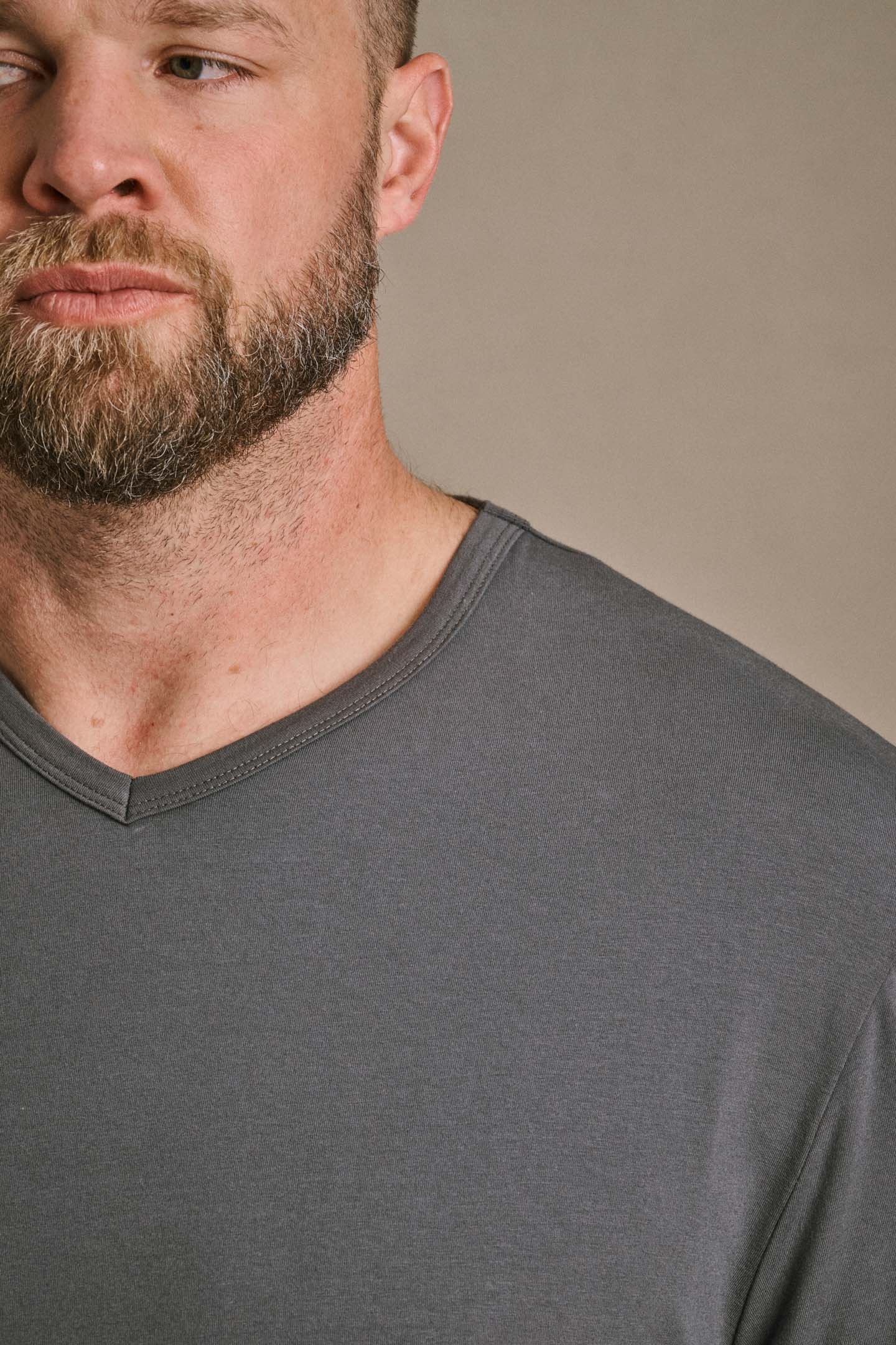V-Neck - Midnight Grey