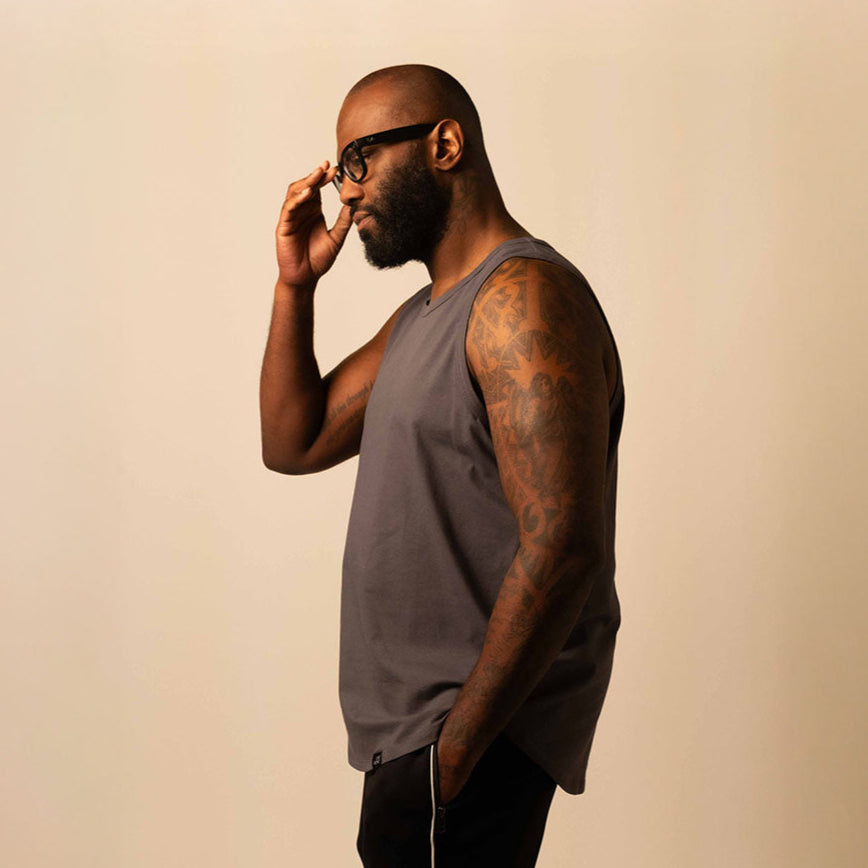 model-specs: Pete is 5'11 | 184 lbs | size -1