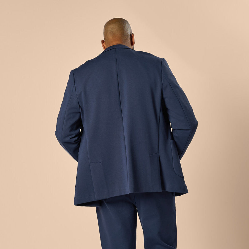 model-specs: AP is 6'2" | 209 lbs | Size 0