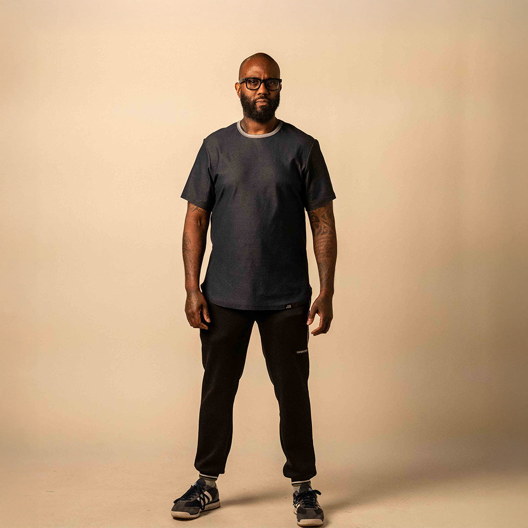 model-specs: Pete is 5'11 | 184 lbs | size -1