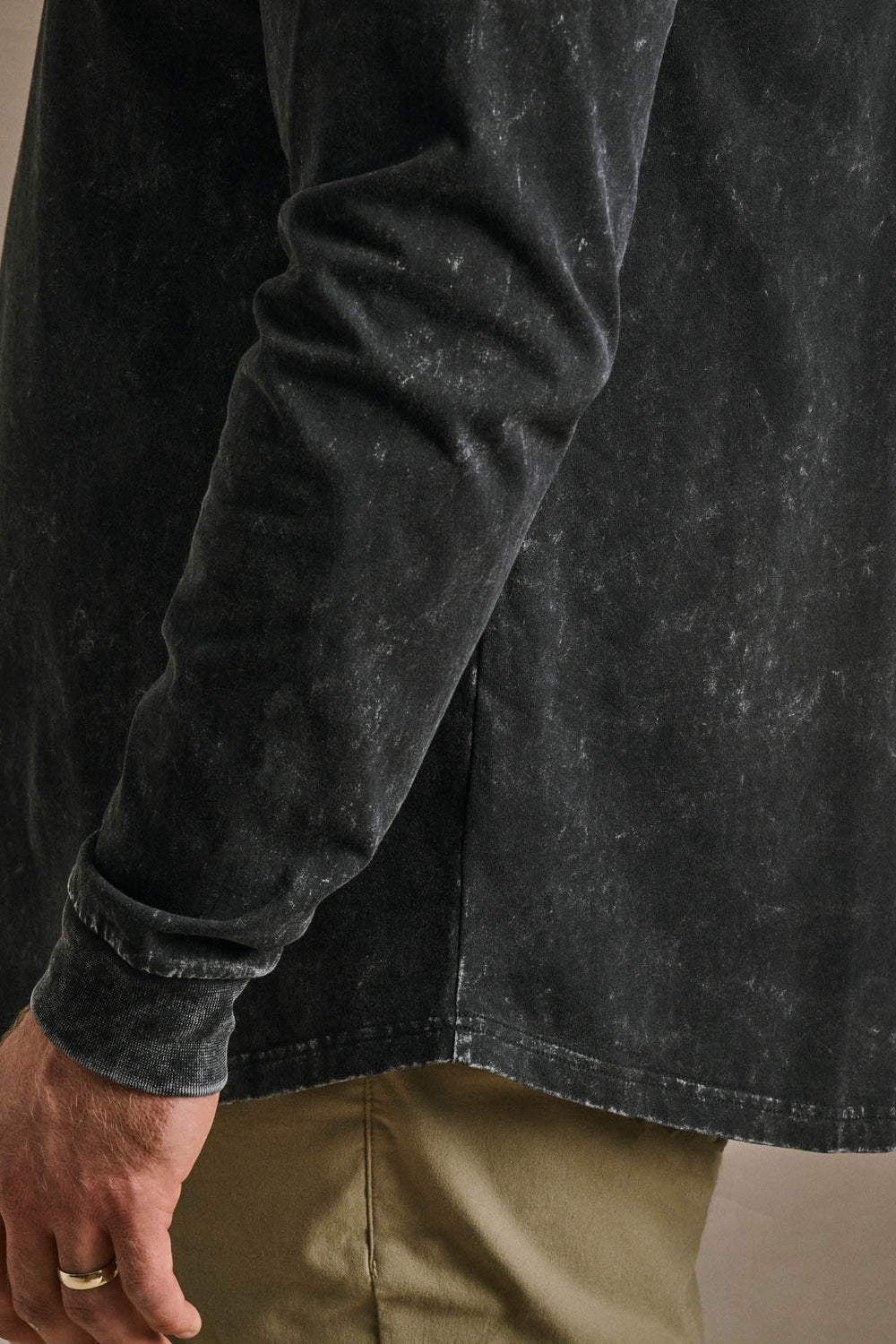 [[badge:6'4|295lbs|1]]