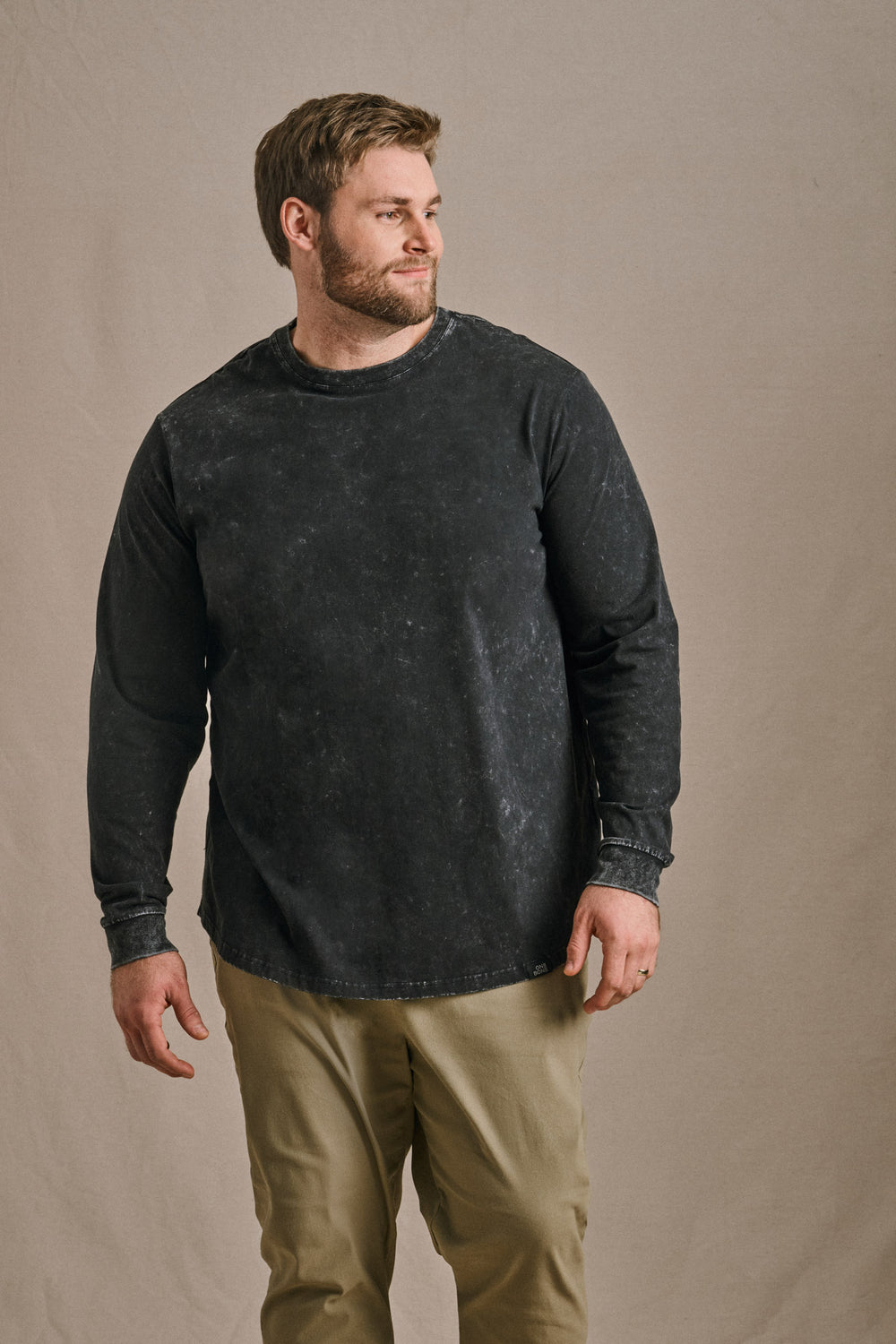 [[badge:6'4|295lbs|1]]