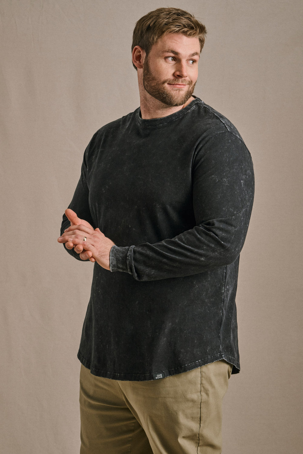[[badge:6'4|295lbs|1]]