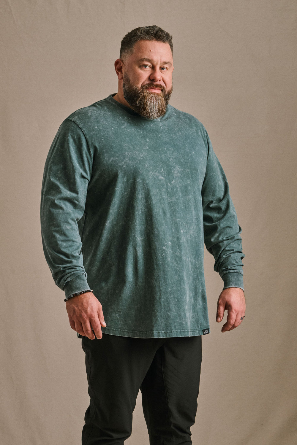 [[badge:6'2|300lbs|1]]