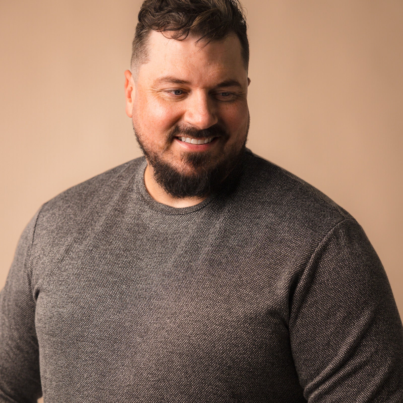 model-specs: Julien is 6'3" | 335 lbs | size 3