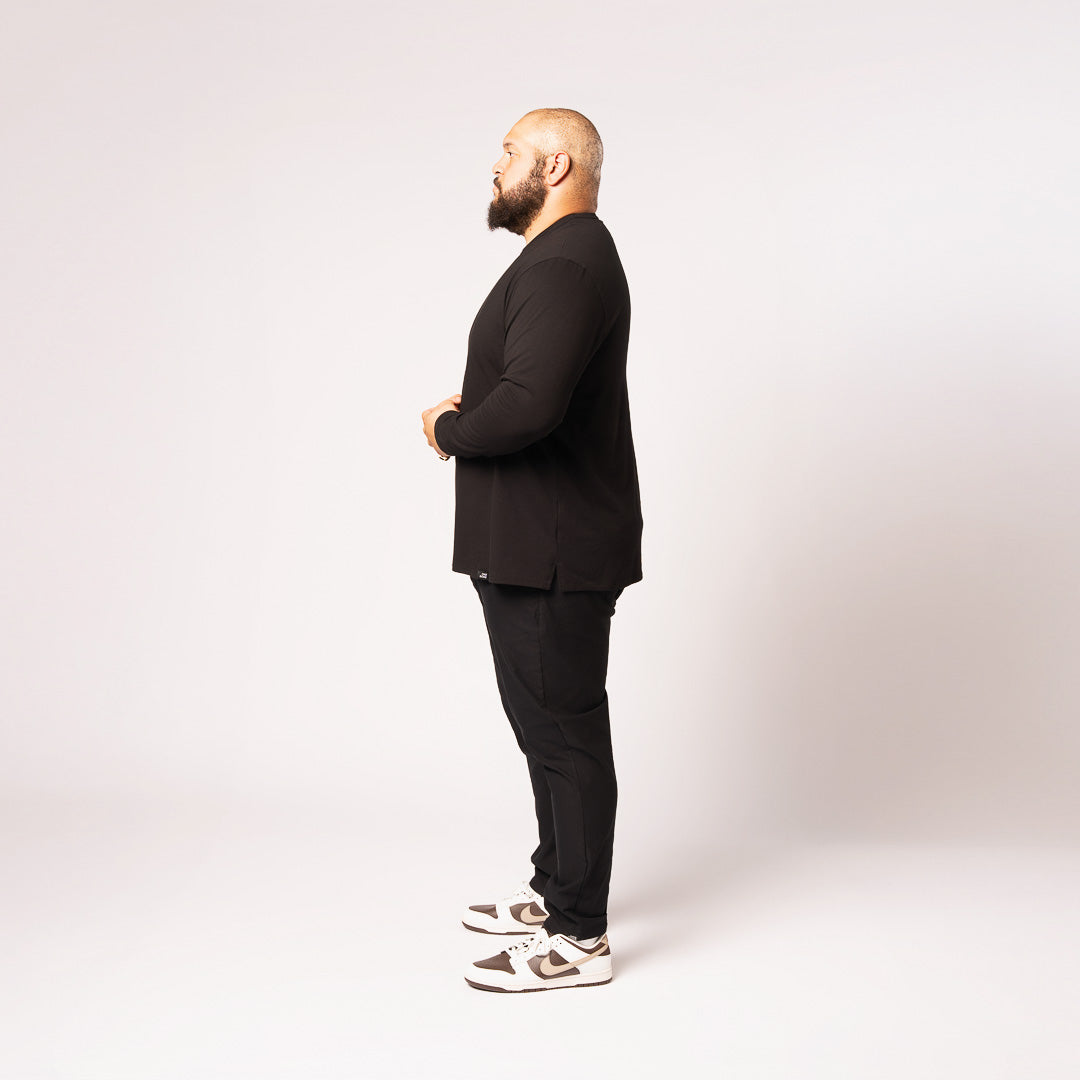 model-specs: Nick is 6'5" | 315 lbs | Size 2