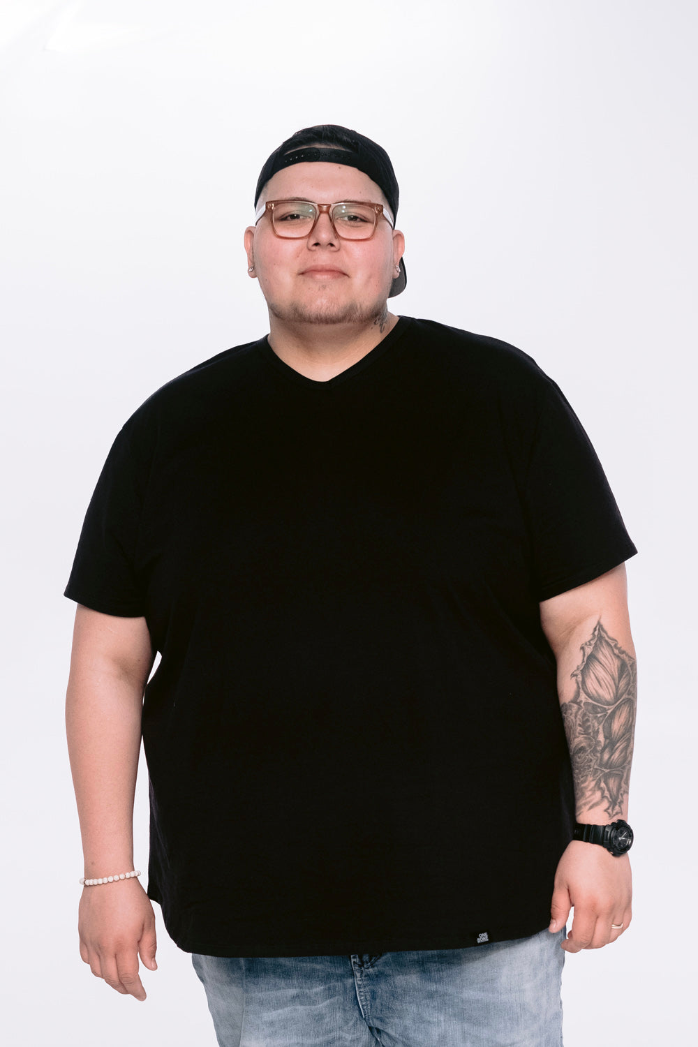 model-specs: Tony is 5-11 | 400 lbs | size 5