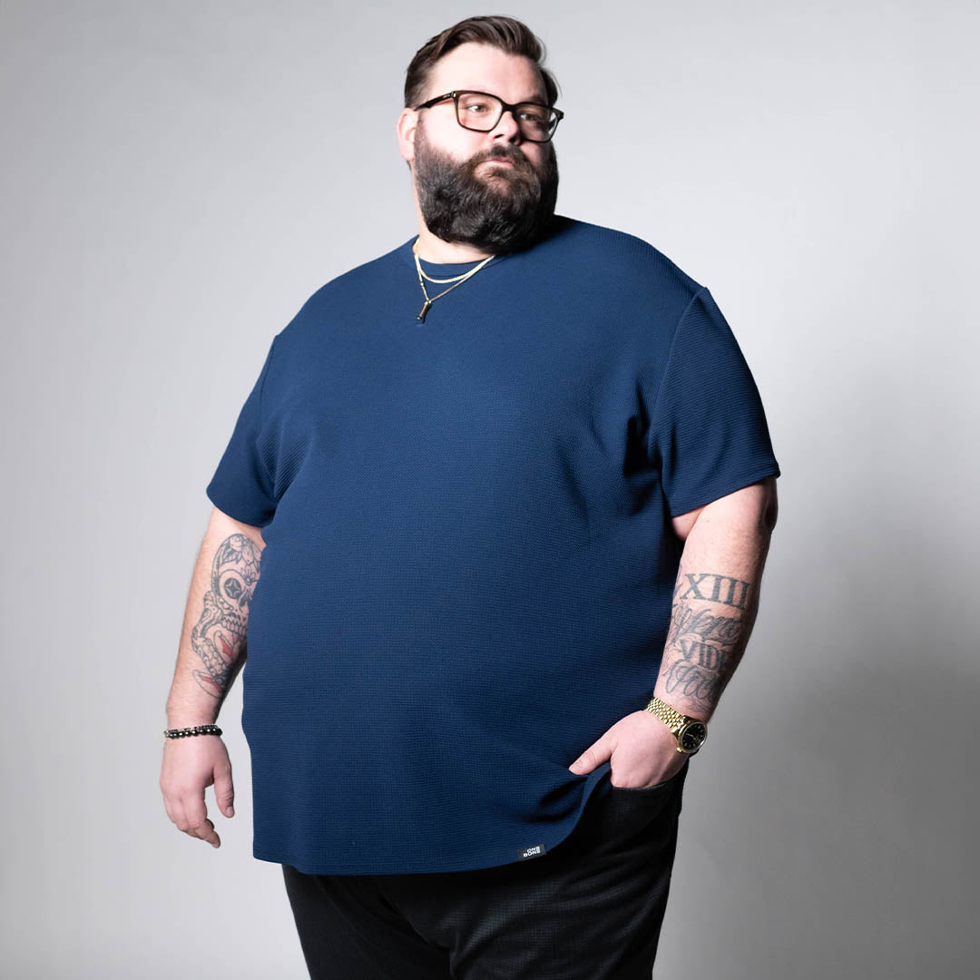 model-specs: Julien is 6-0 | 375 lbs | size 4