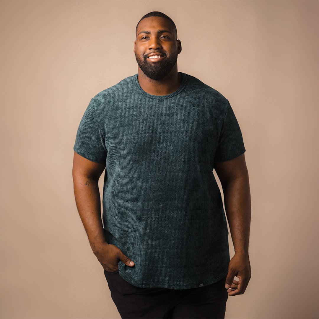 model-specs: Q is 6'4" | 340 lbs | size 3