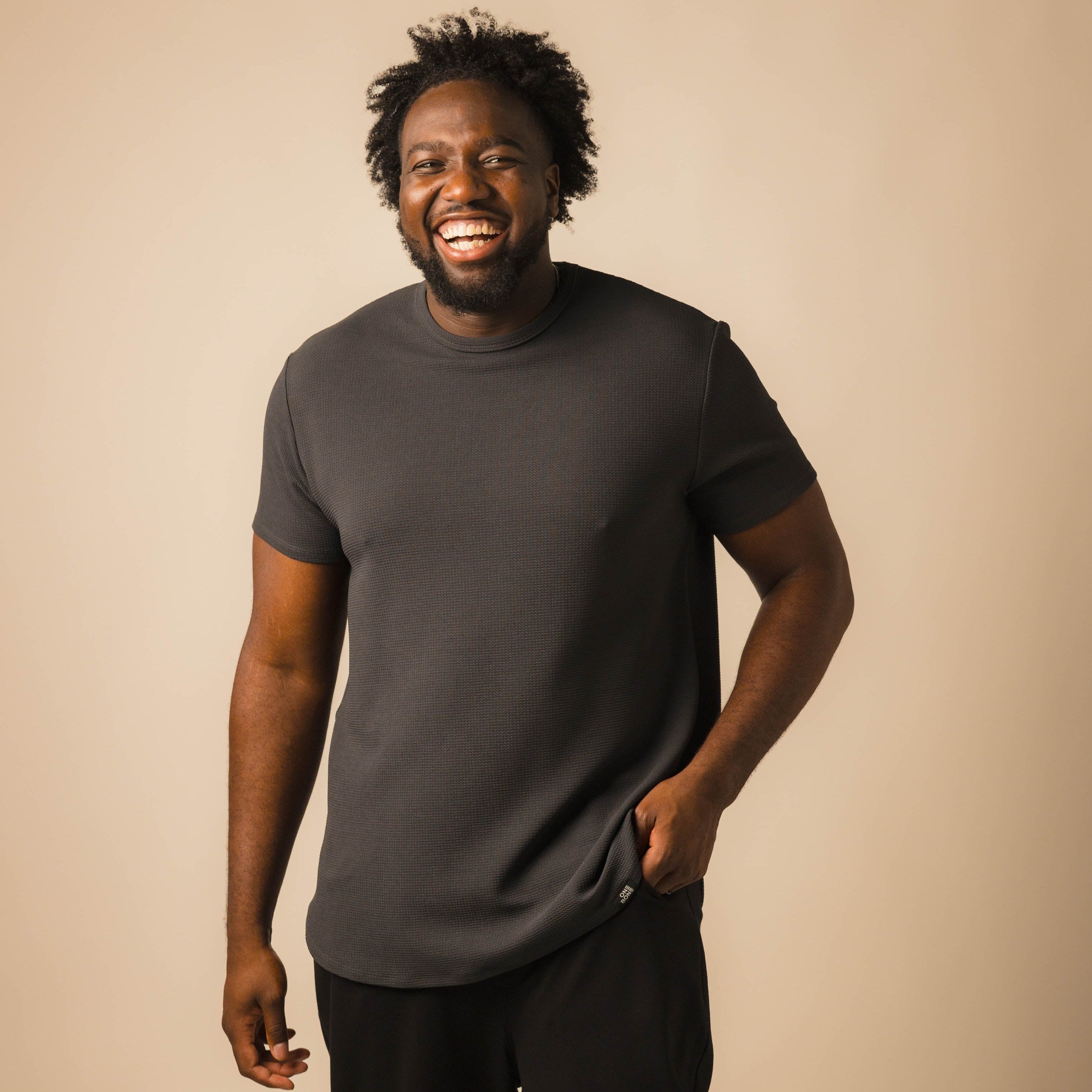 model-specs: Lens is 6'8" | 310 lbs | size 1