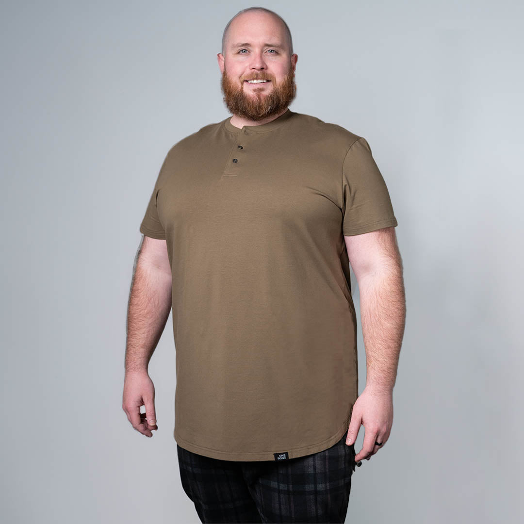 model-specs: Dillon is 6'0| 315 lbs | size 2