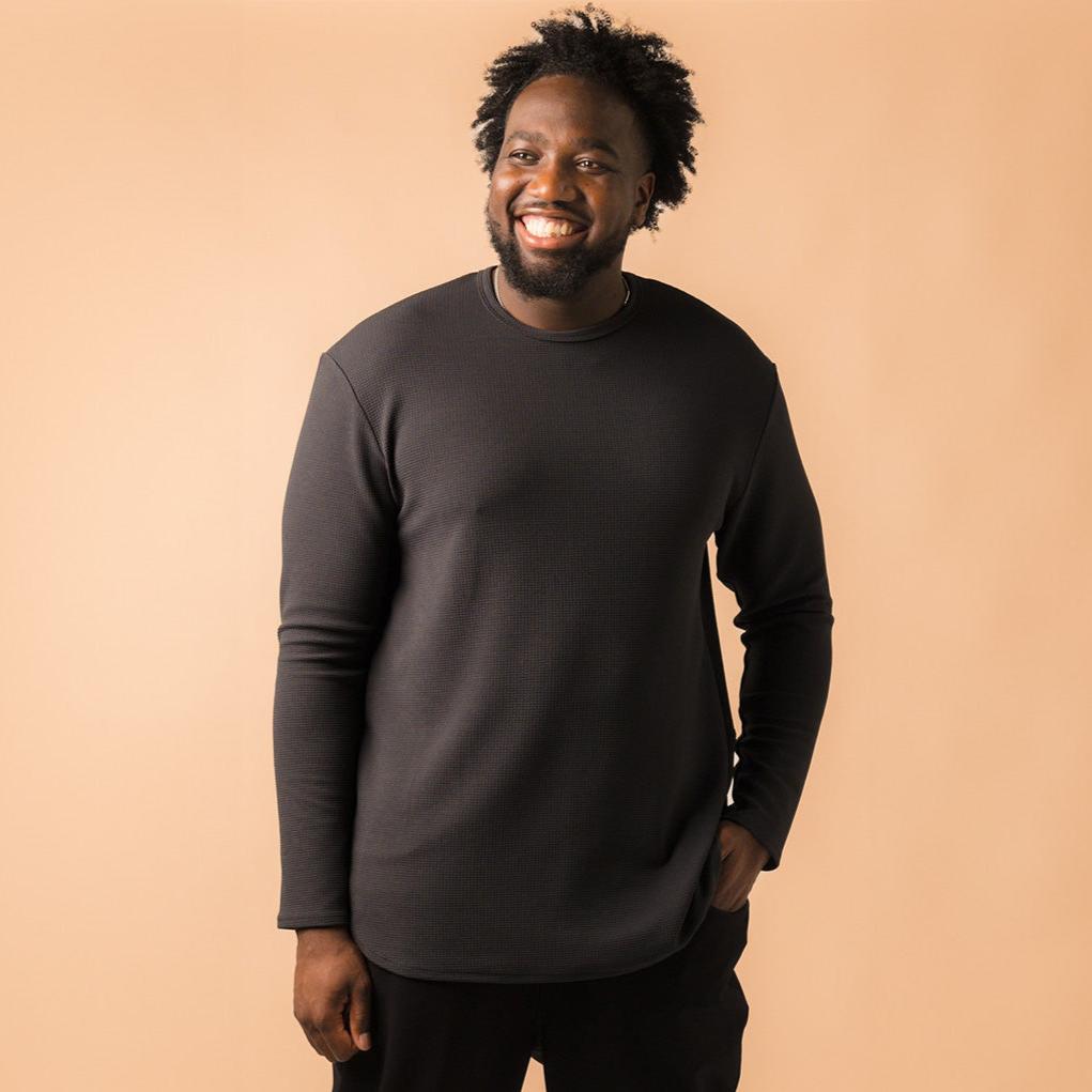 model-specs: Lens is 6'8" | 310 lbs | size 1