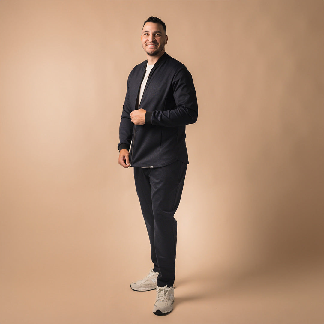 model-specs: Sheldon is 6'5" | 255 lbs | size C