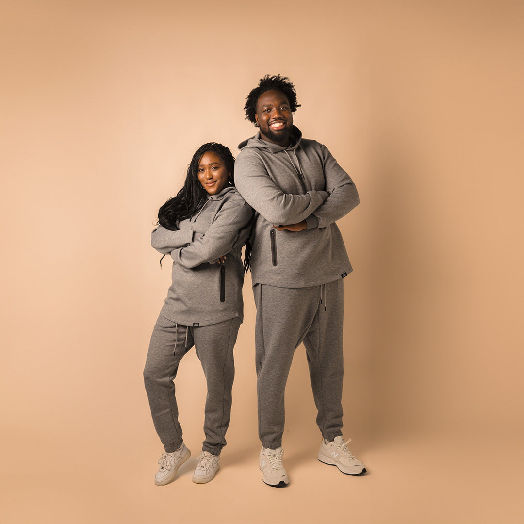 model-specs: Lens is 6'8" | 310 lbs | size 1