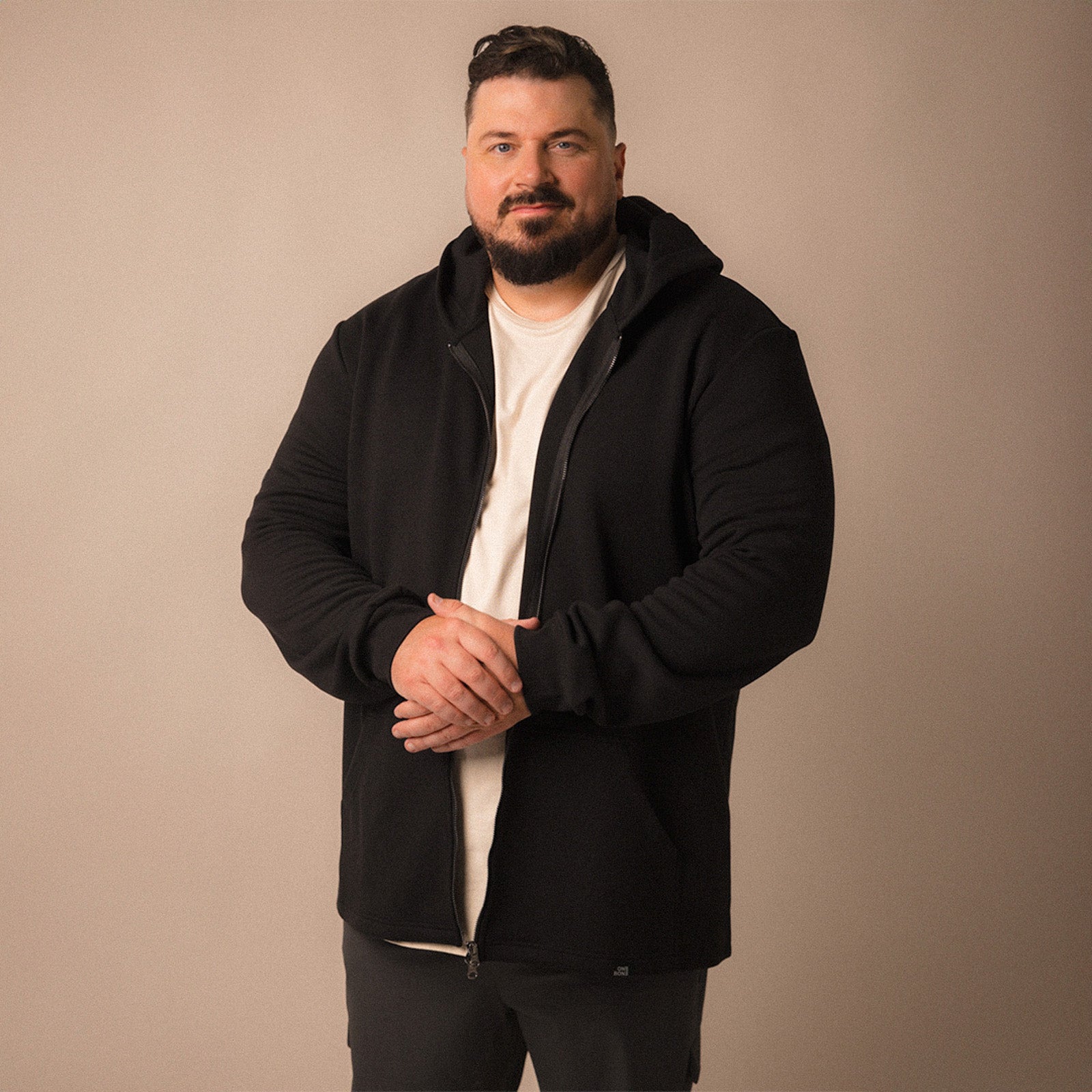model-specs: Julien is 6'3" | 335 lbs | size 3